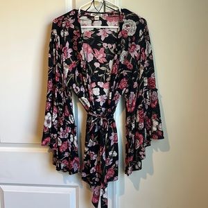 Billabong floral kimono